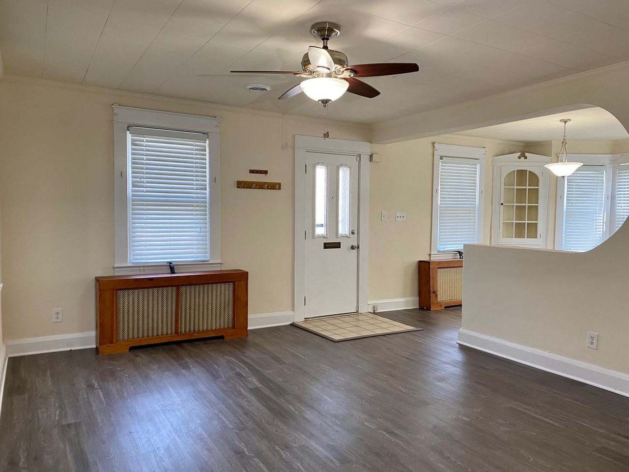 1317 Maple Ave - Photo 4 of 26