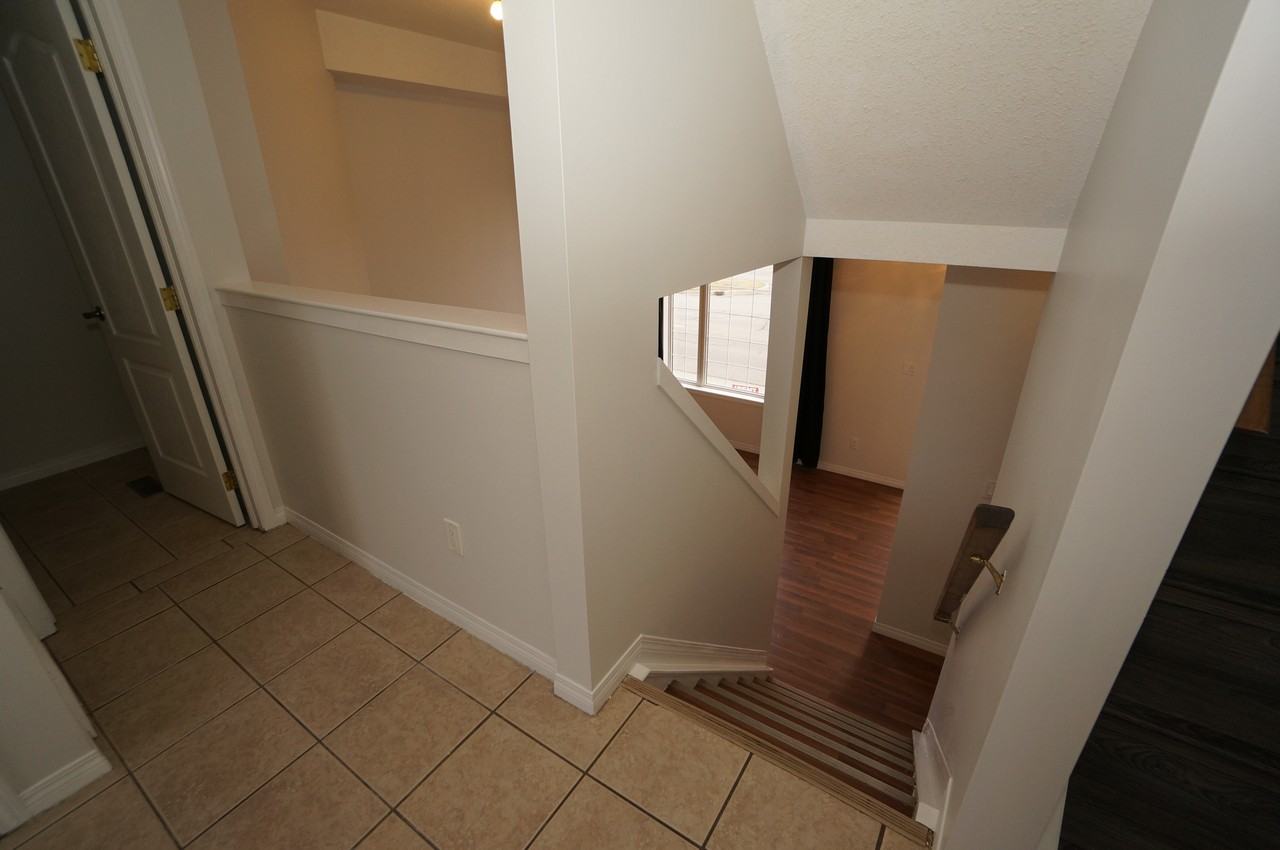 Fort Saskatchewan Townhome - Photo 2 of 50