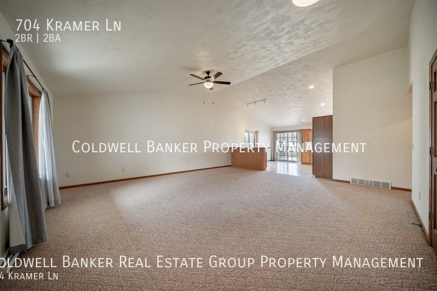 704 Kramer Ln - Photo 2 of 26