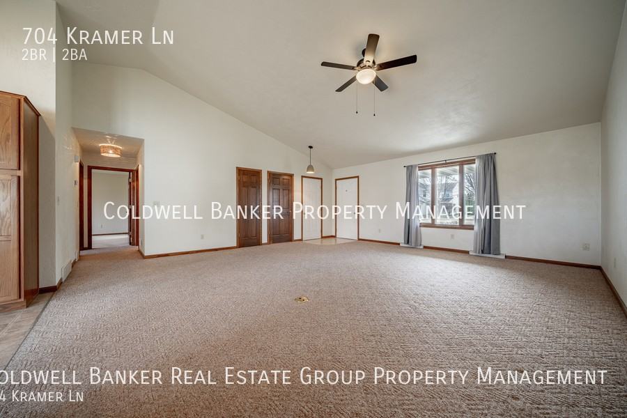 704 Kramer Ln - Photo 3 of 26