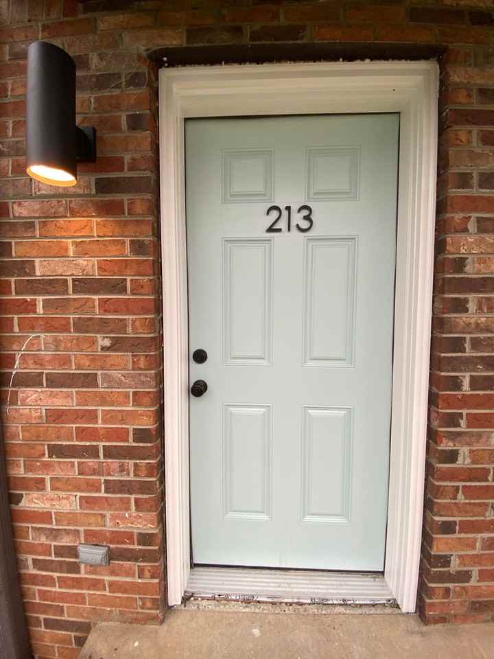 20 minutes from Downtown Nashville 1BR/1BA in Quadplex (two story quadplex) Apartments 213219