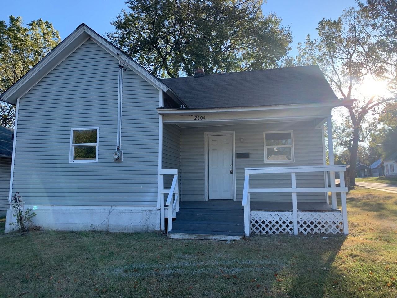 2304 N National Ave - Photo 4 of 8