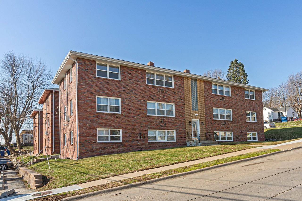 4821 Nicholas St - Photo 2 of 3