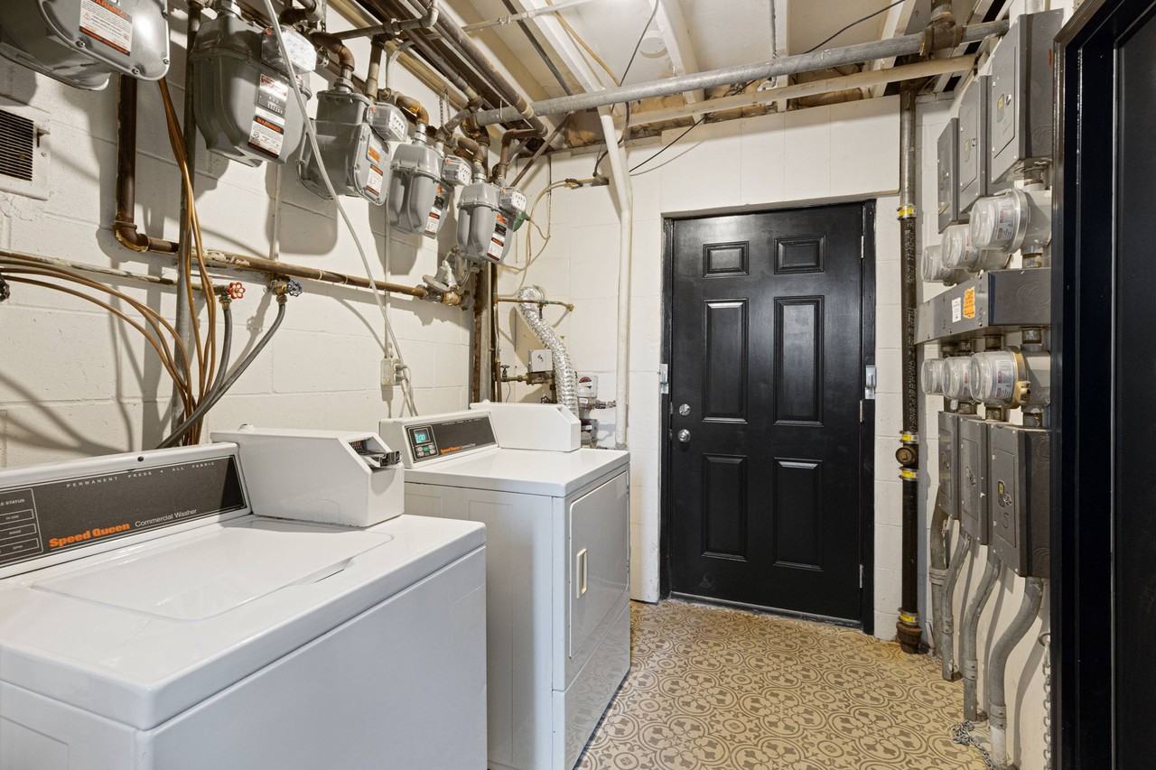 4821 Nicholas St - Photo 3 of 3