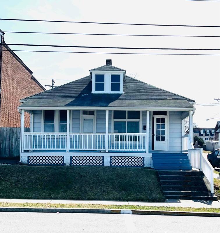 1588 W King St - Photo 2 of 13