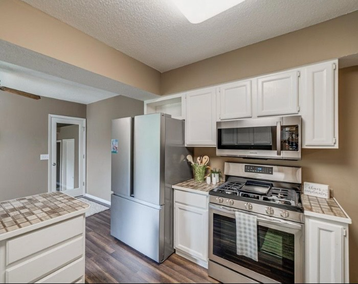 255 11th St Sw #1 - Photo 3 of 14