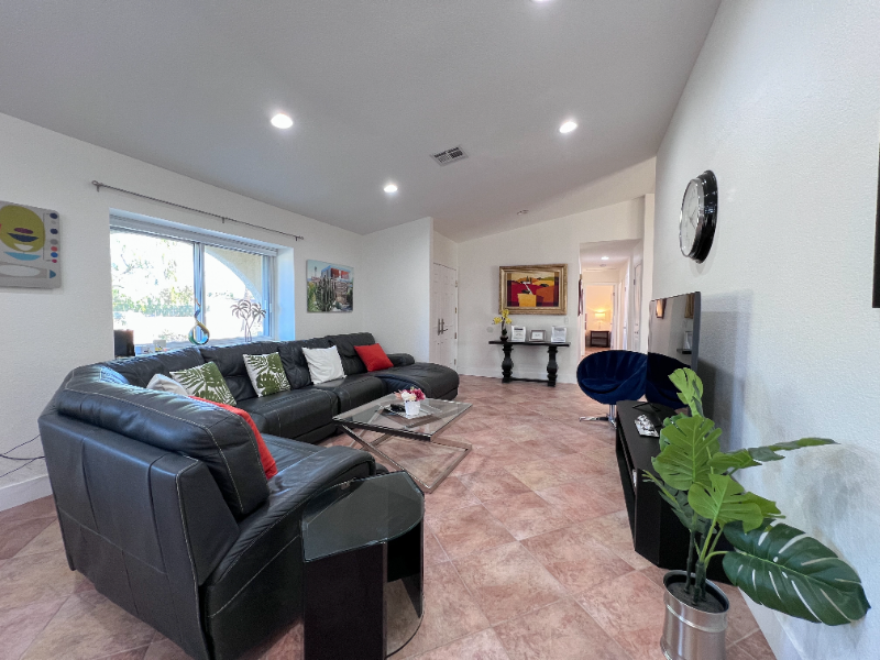 2323 N Sandra Rd - Photo 2 of 41