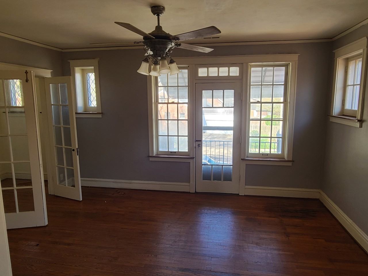 808 Pennsylvania Ave - Photo 2 of 15