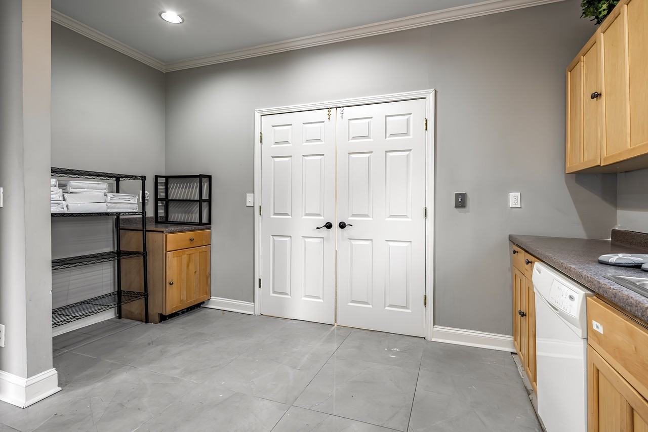 Pryor St Sw - Photo 2 of 21