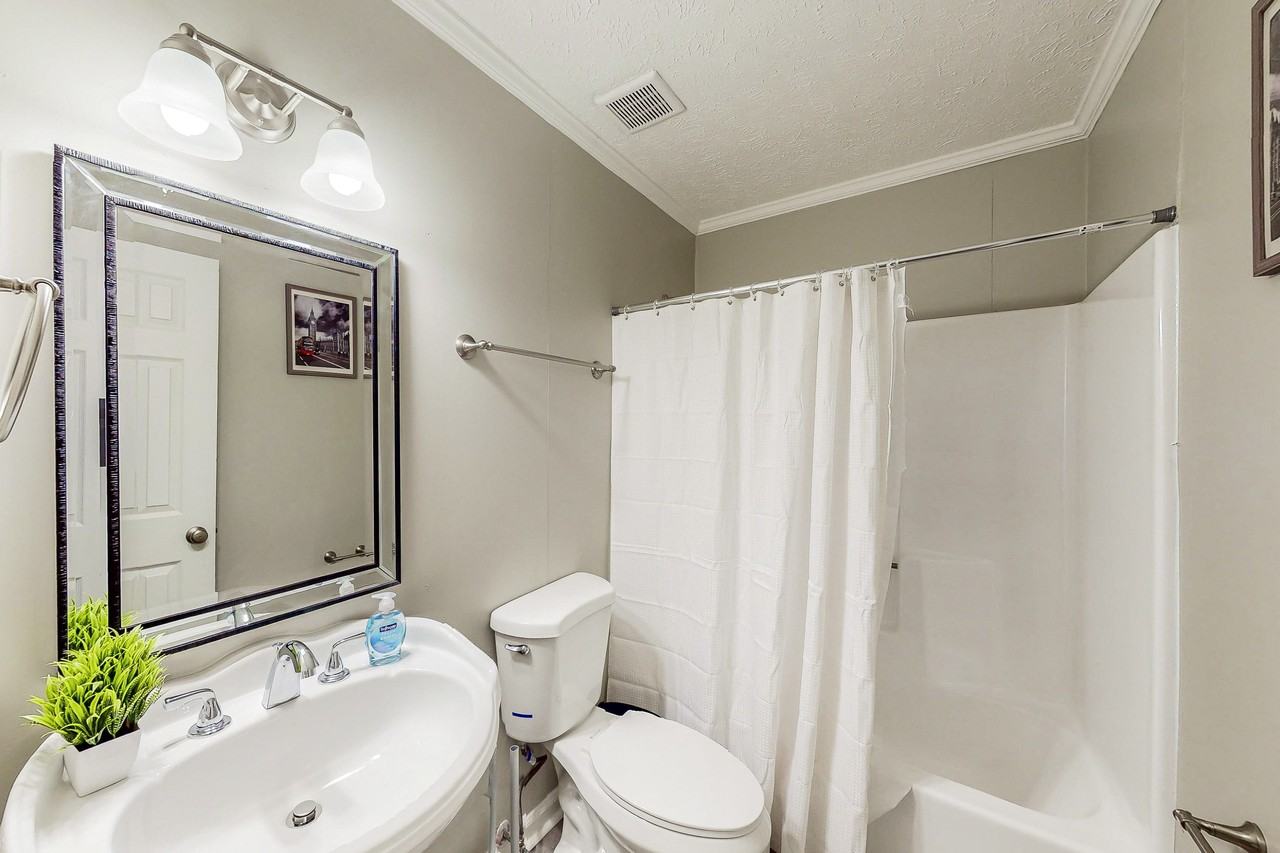 Lincolndale Dr - Photo 2 of 13