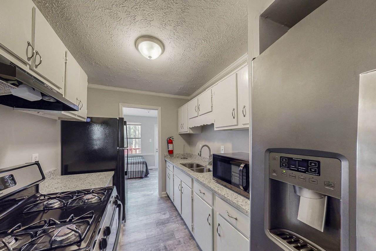 Lincolndale Dr - Photo 3 of 13