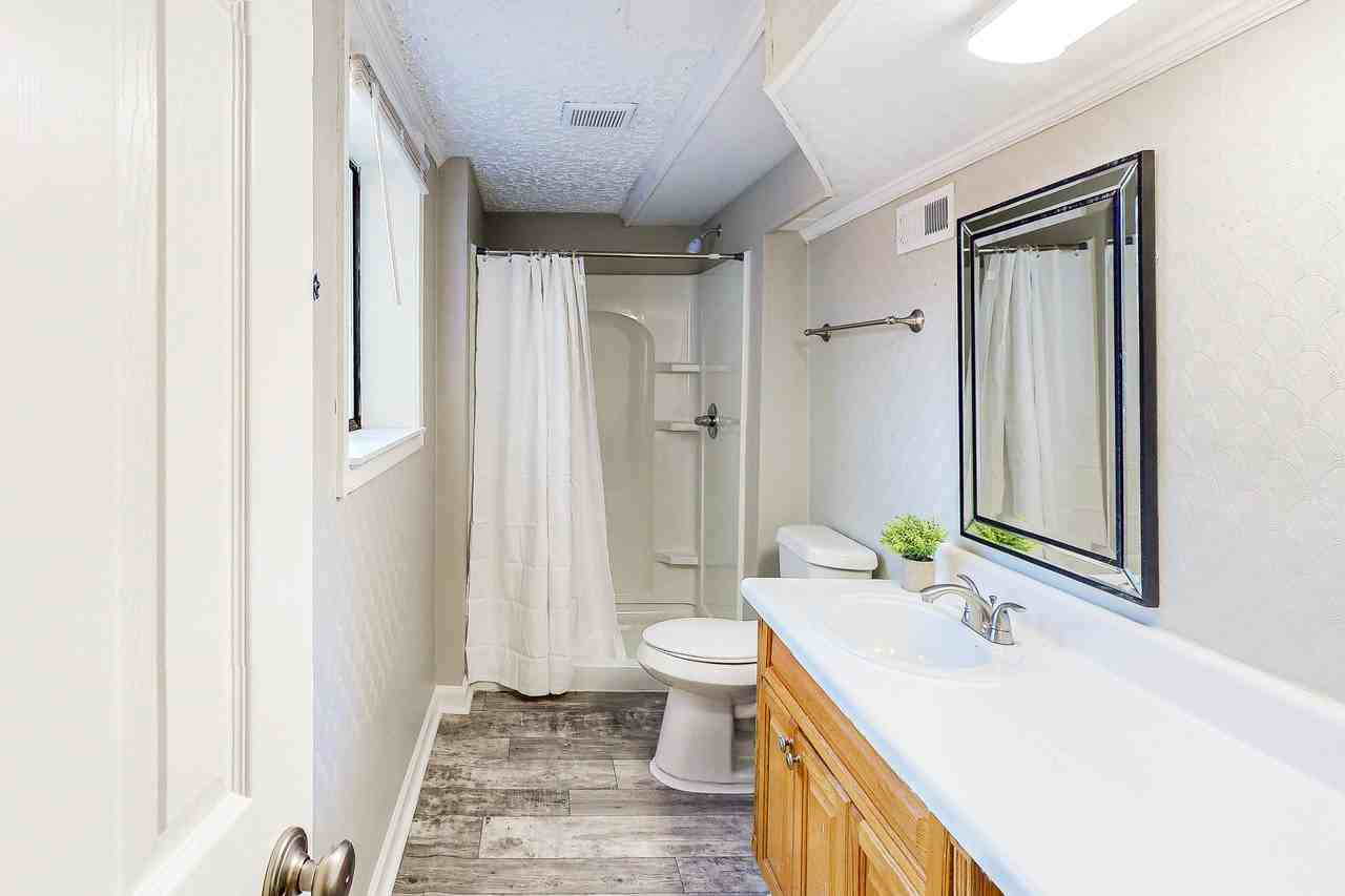 Lincolndale Dr - Photo 4 of 13