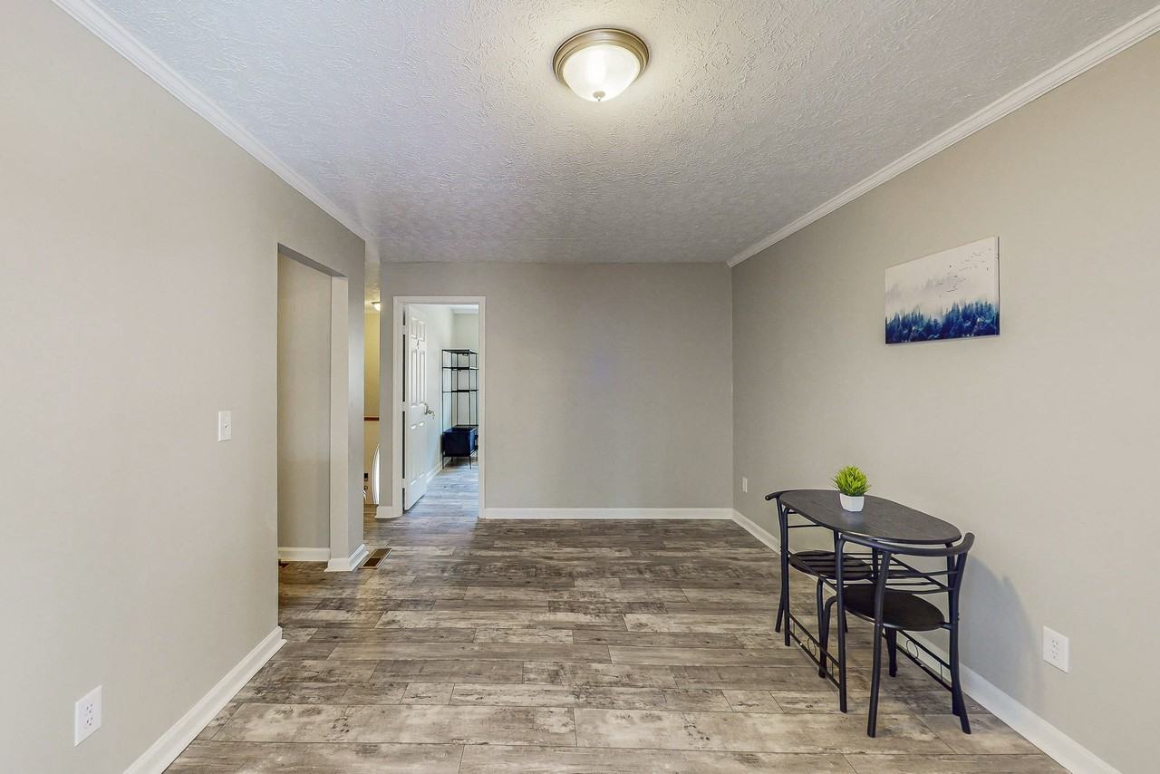 Lincolndale Dr - Photo 5 of 13