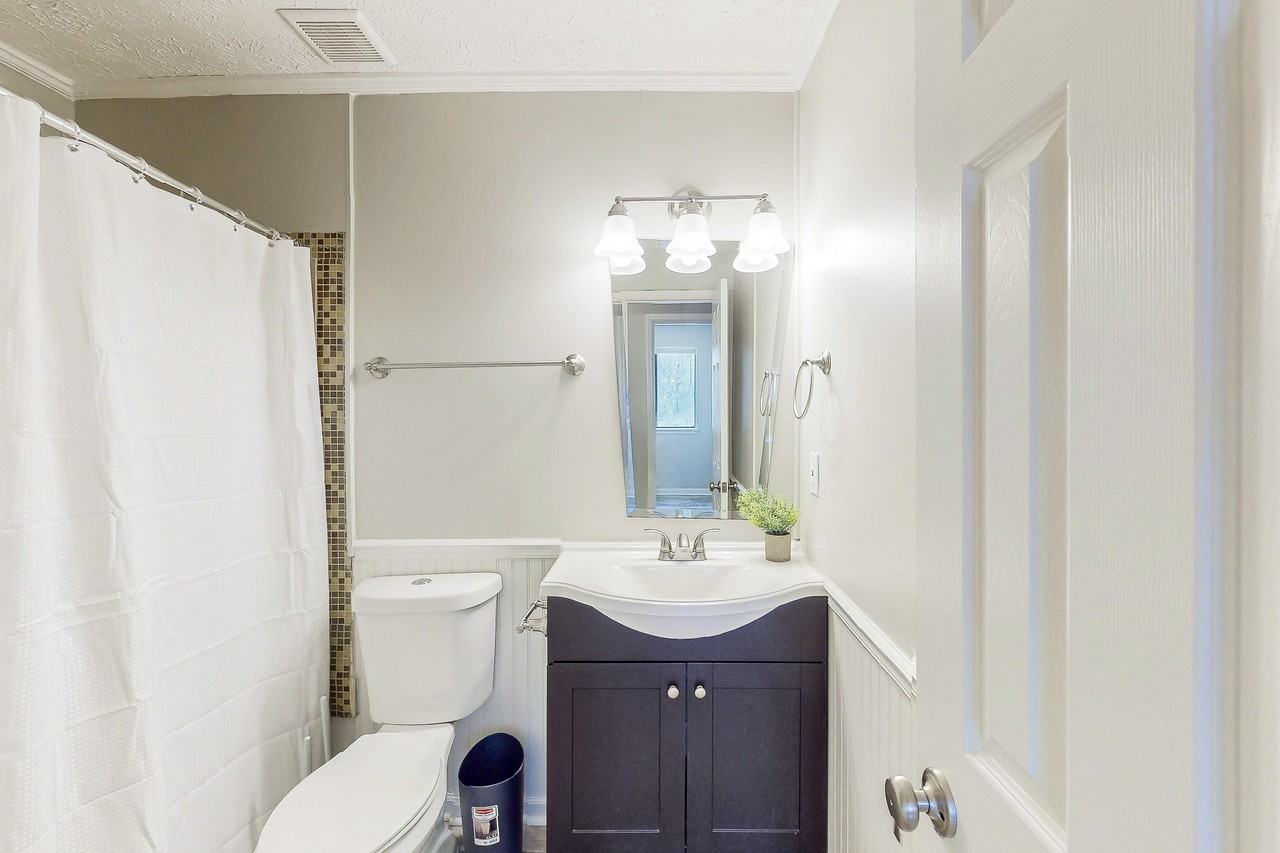 Lincolndale Dr - Photo 6 of 13