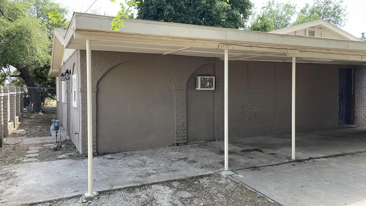 4118 Cedar Ave - Photo 3 of 26