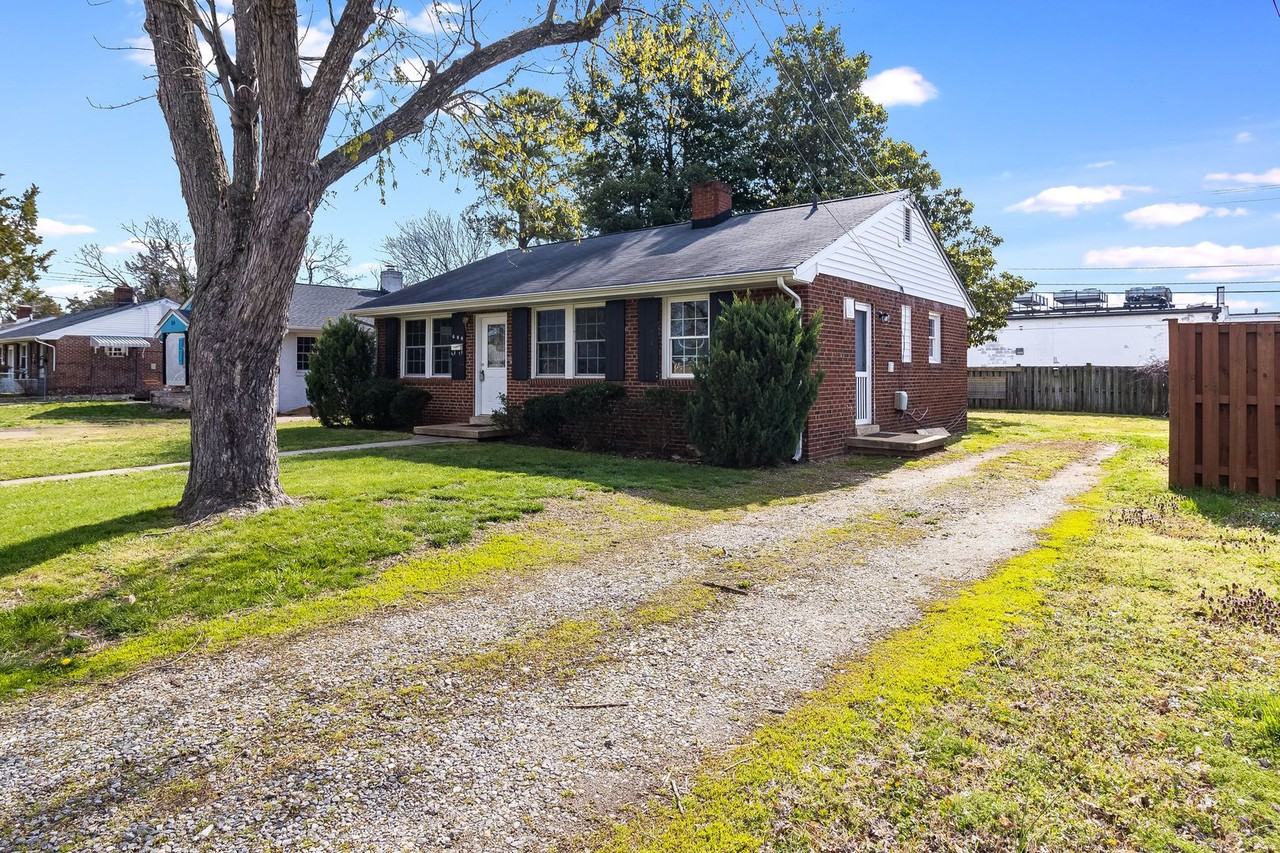 600 Woodford St - Photo 3 of 25