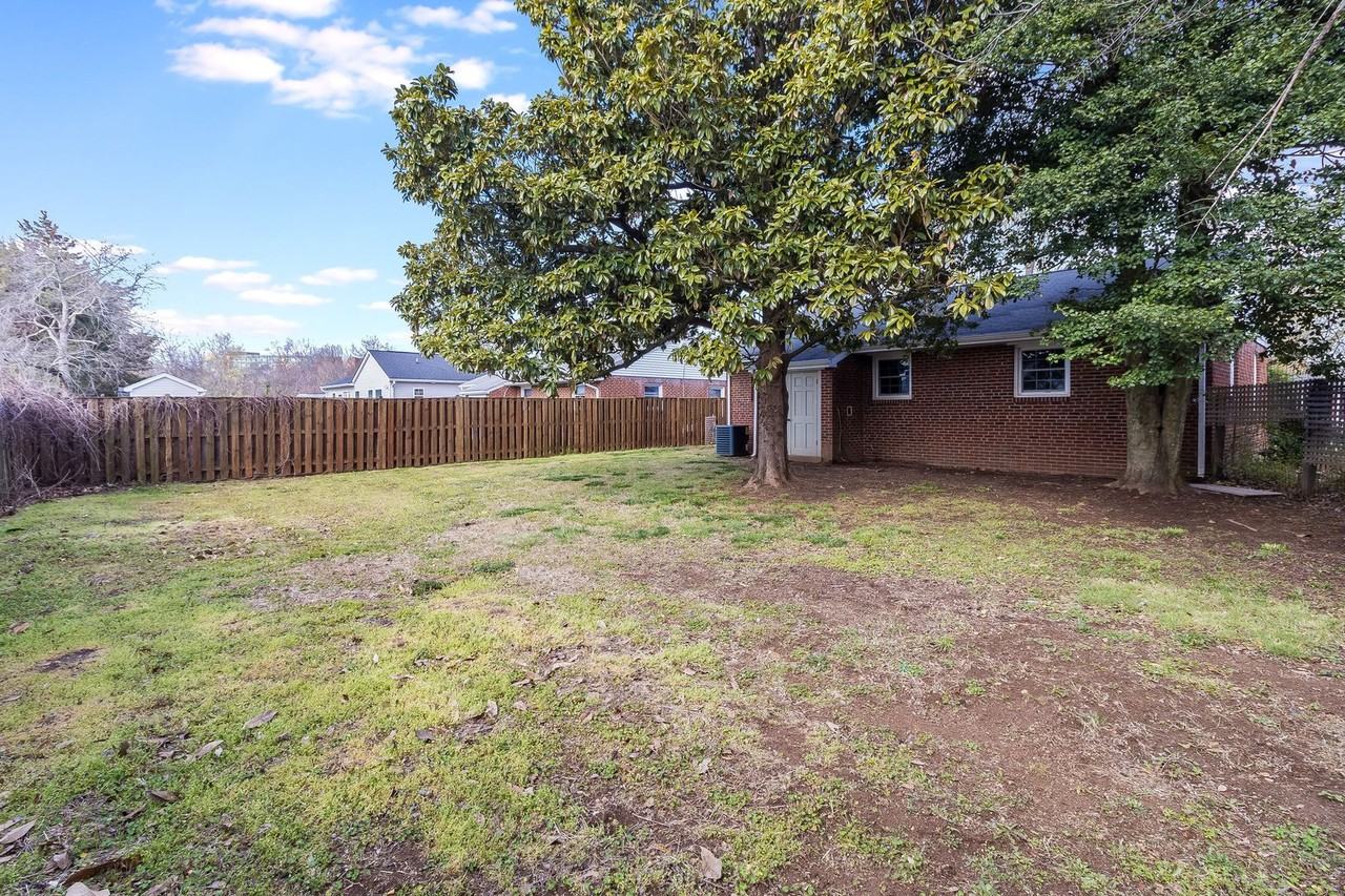 600 Woodford St - Photo 6 of 25