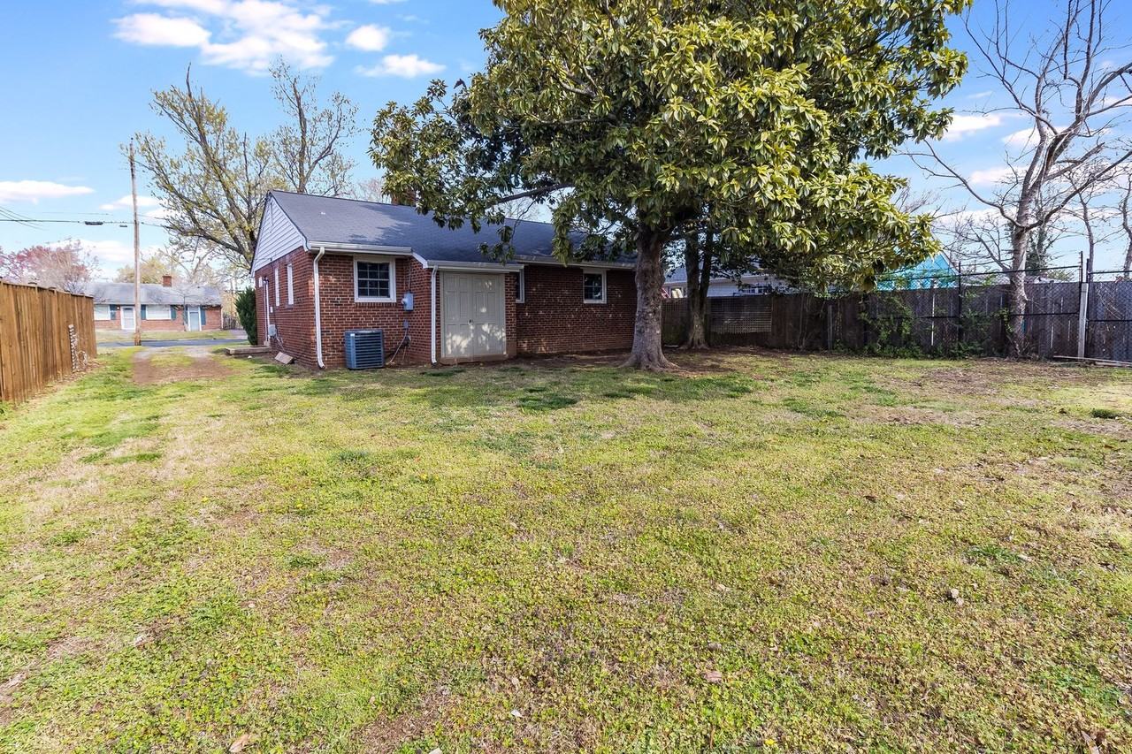 600 Woodford St - Photo 7 of 25