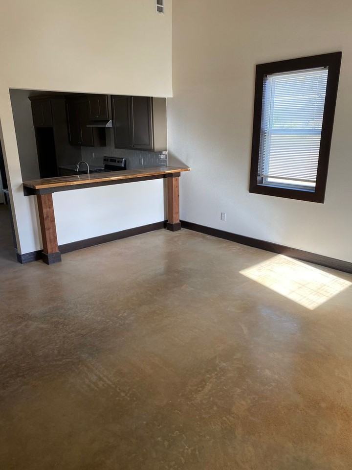 1051 Deer Ln - Photo 3 of 12