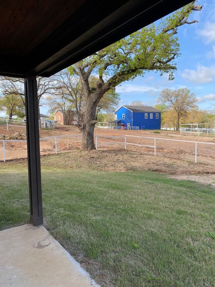 1051 Deer Ln - Photo 5 of 12