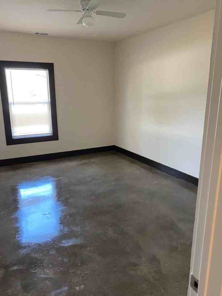 1083 Deer Ln - Photo 2 of 15