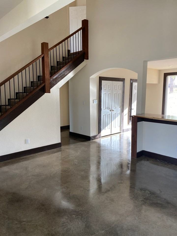 1083 Deer Ln - Photo 6 of 15