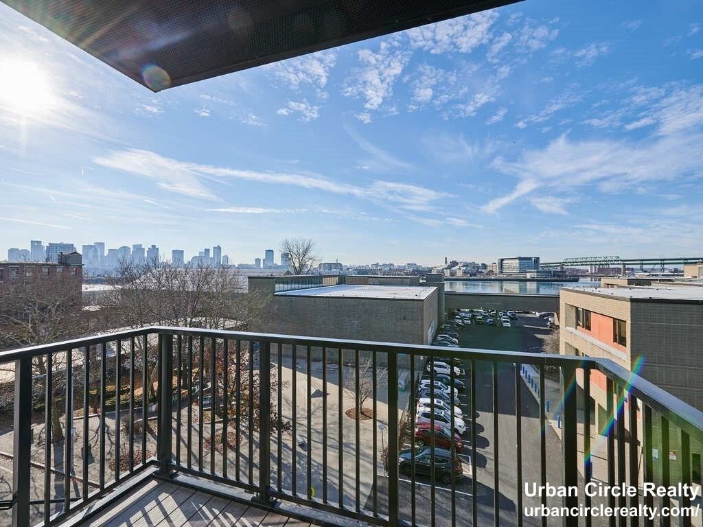 301 Border St #508