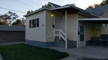 featured image of 214 1/2 8th St W
