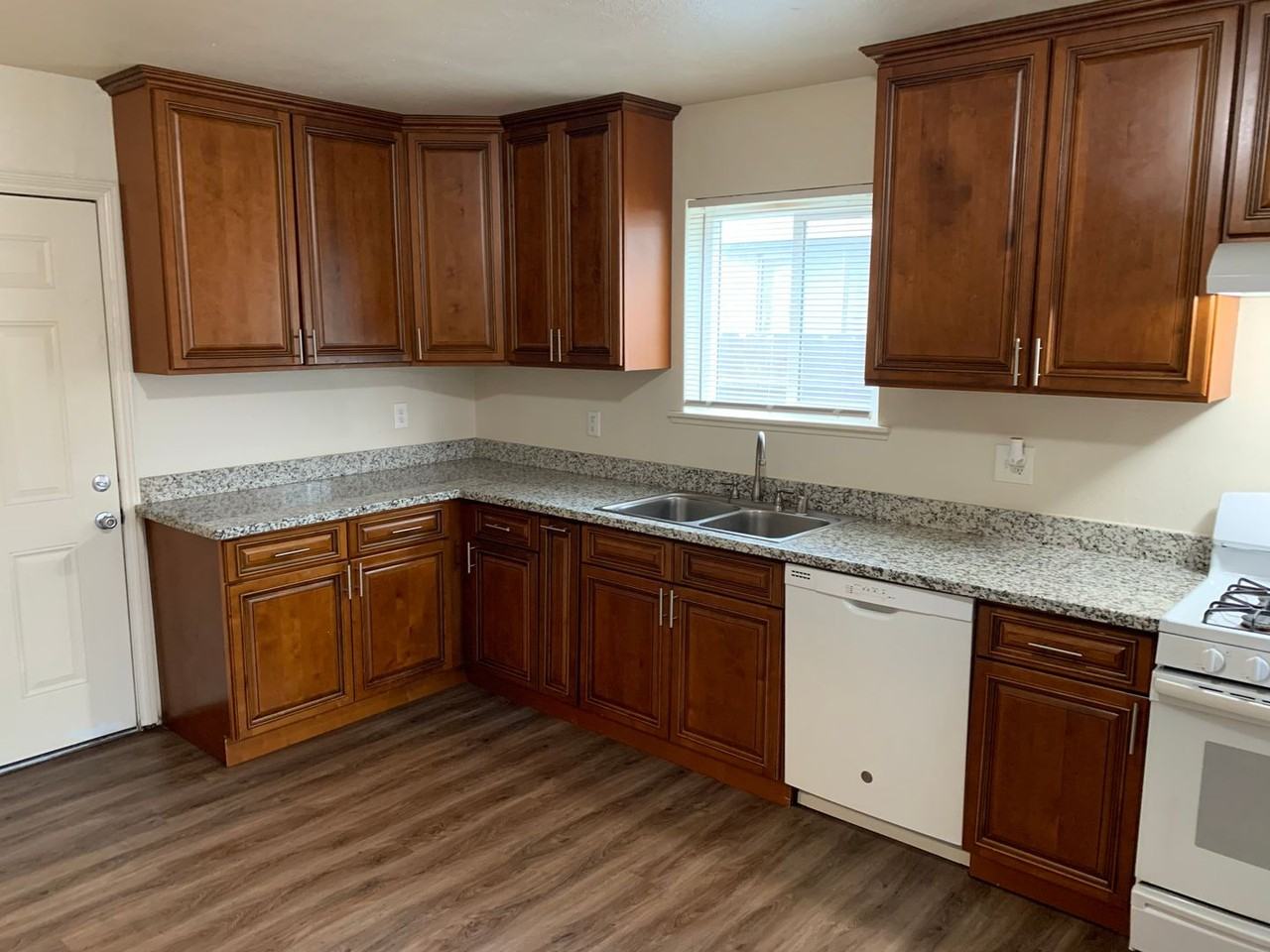 509 Ripona Ave - Photo 2 of 16
