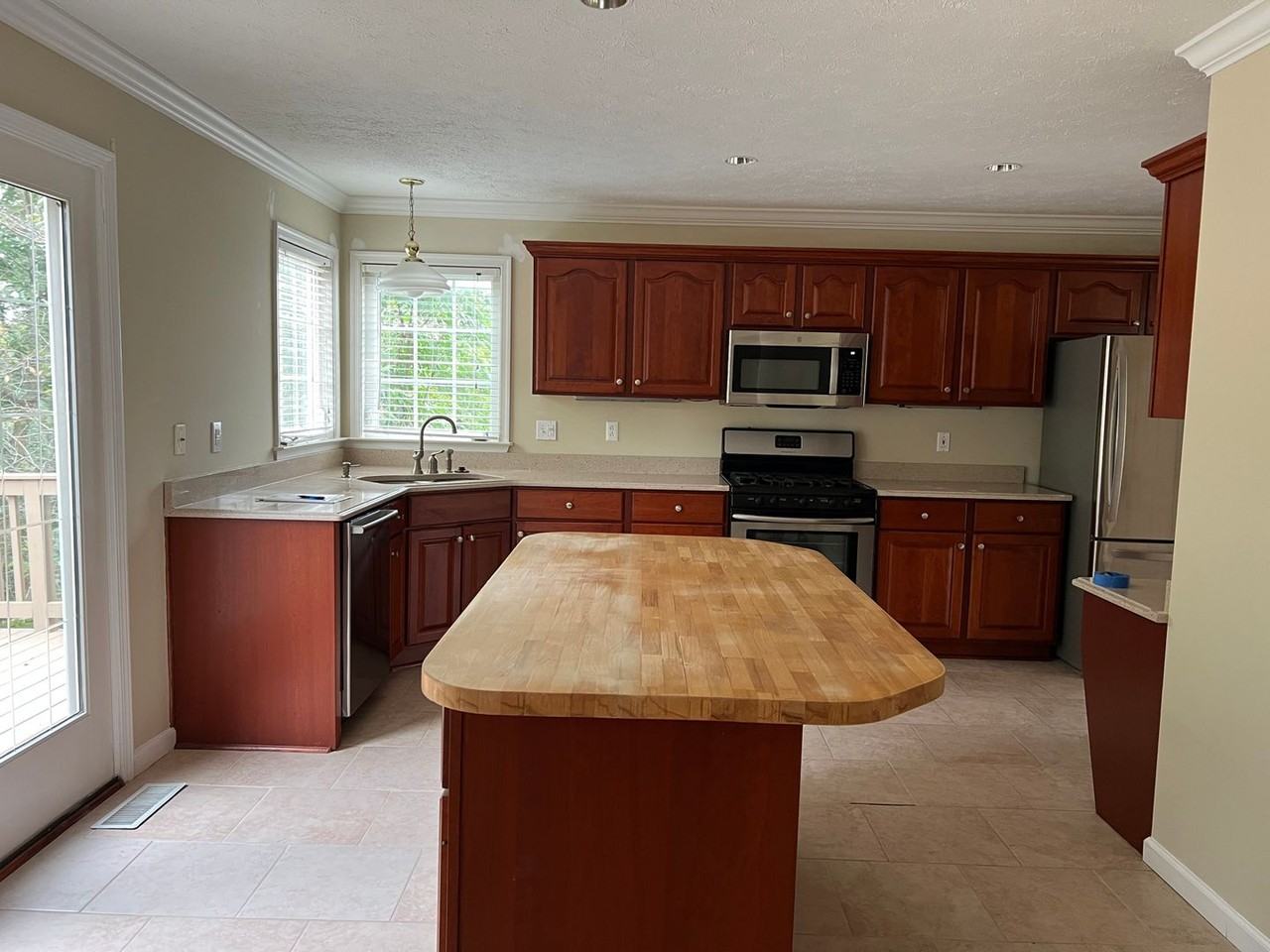 8904 Lost Valley Dr - Photo 2 of 16