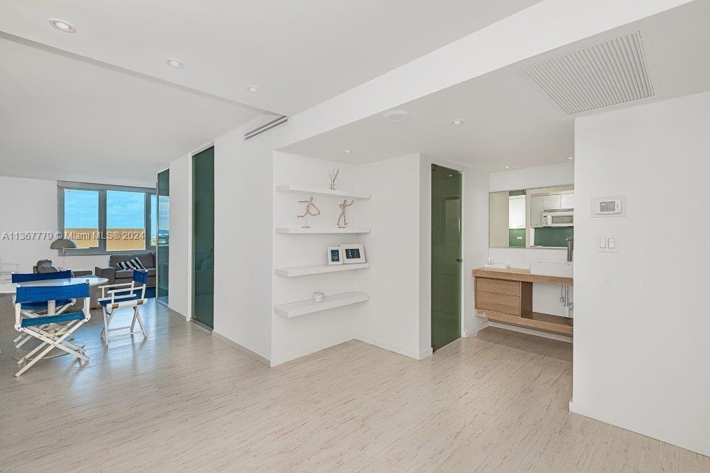 2301 Collins Ave #1032 - Photo 7 of 25