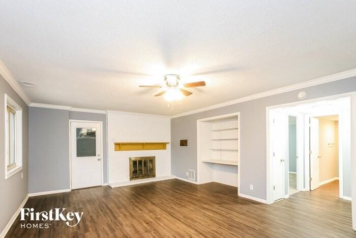 7843 Stafford Ln - Photo 3 of 15