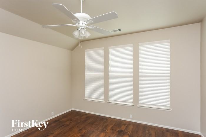 2744 Cedar Ridge Ln - Photo 3 of 15