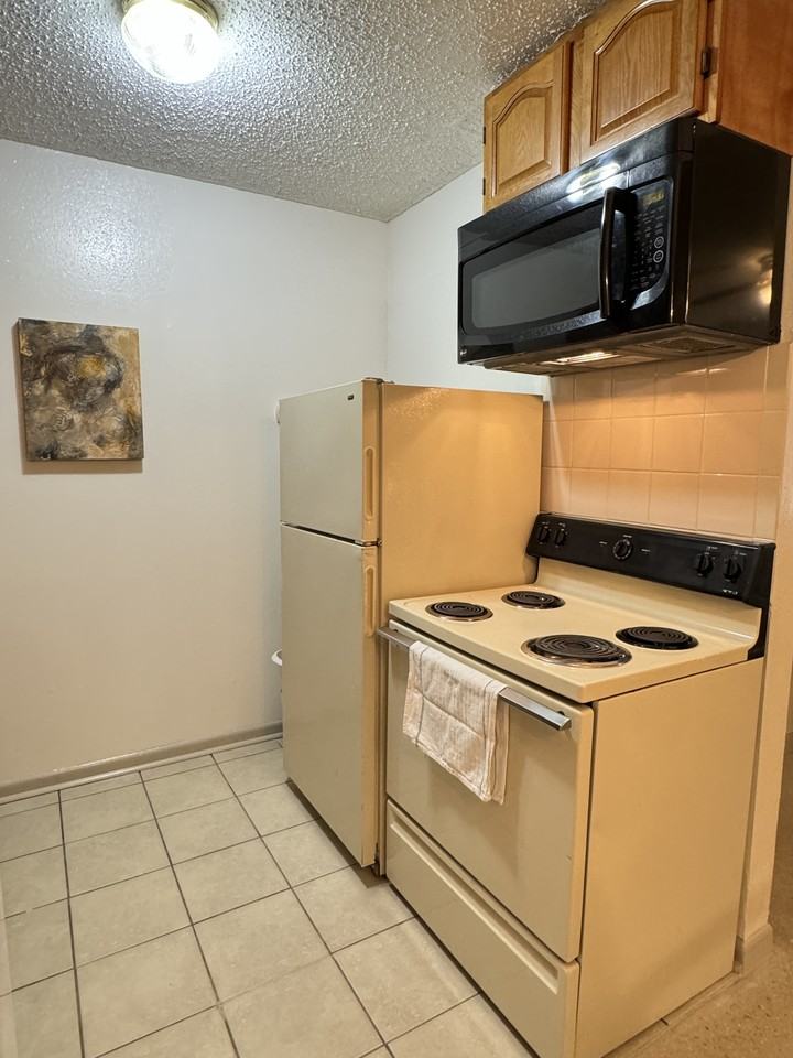 1326 South Saint Mary's Street #3 - Photo 7 of 17