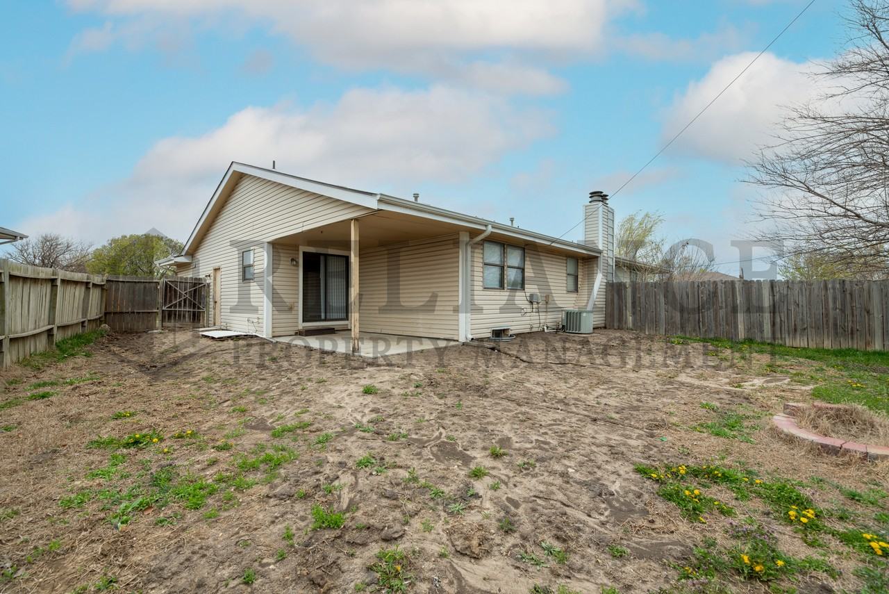 3102 S Pinecrest St #1 - Photo 3 of 25