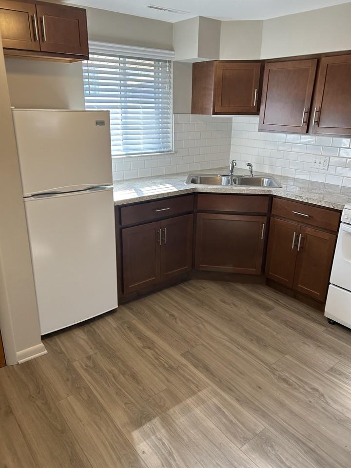 225 Jefferson St #8 - Photo 3 of 6