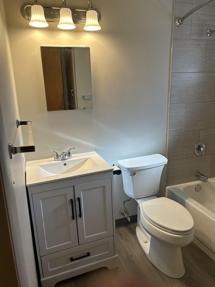 225 Jefferson St #8 - Photo 4 of 6