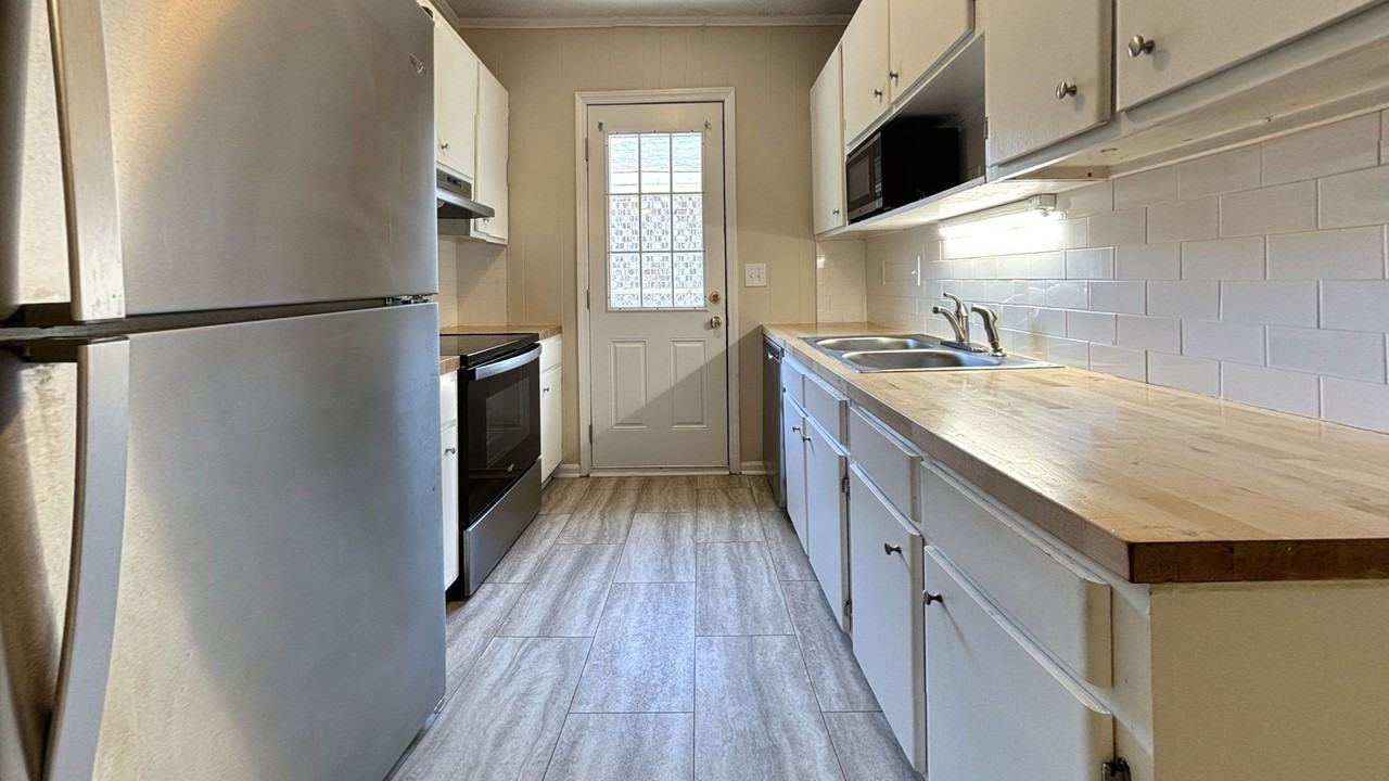 1716 Raoul Wallenberg Blvd - Photo 5 of 14