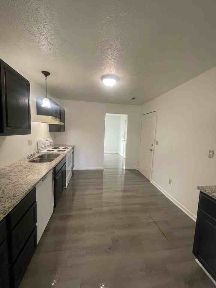 1547 E Nora St - Photo 3 of 10