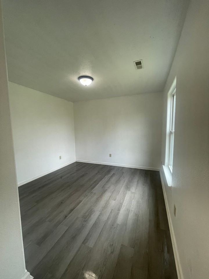 1547 E Nora St - Photo 5 of 10