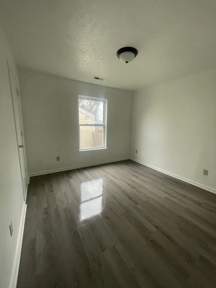 1547 E Nora St - Photo 7 of 10