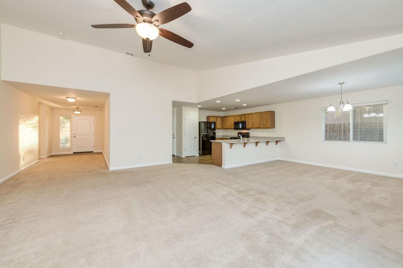551 S Kona Ave - Photo 5 of 26
