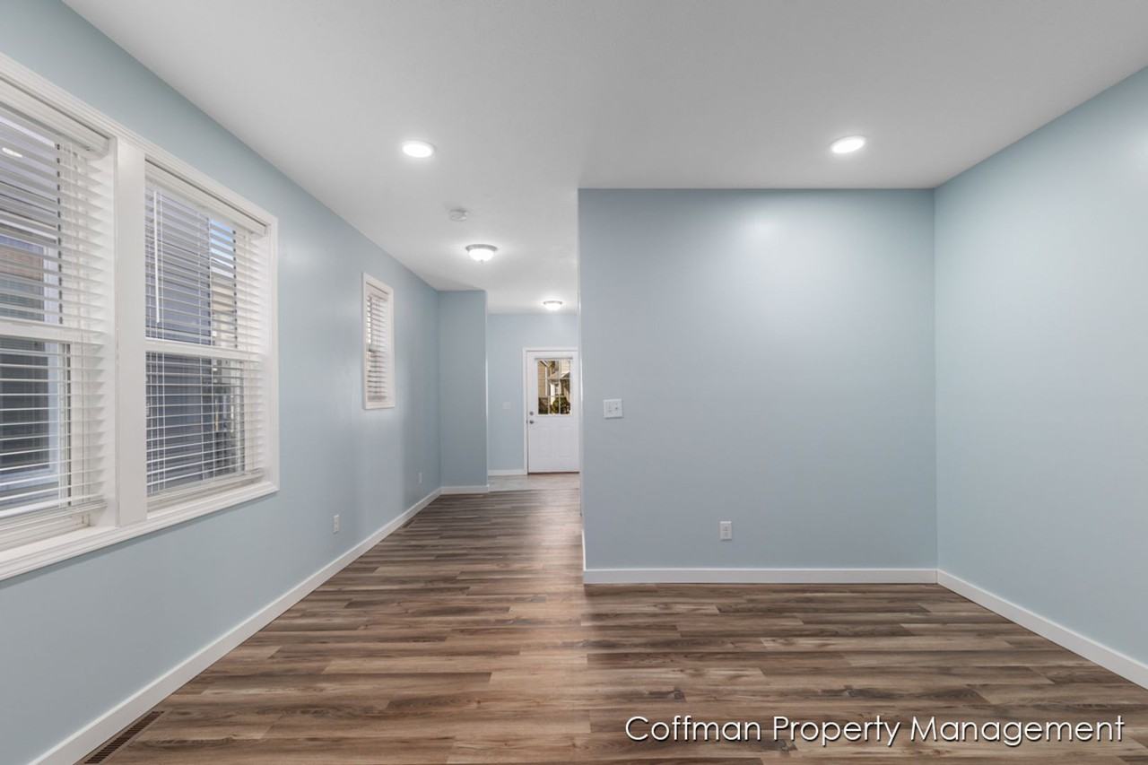 1560 Broadway Ave Nw - Photo 3 of 20