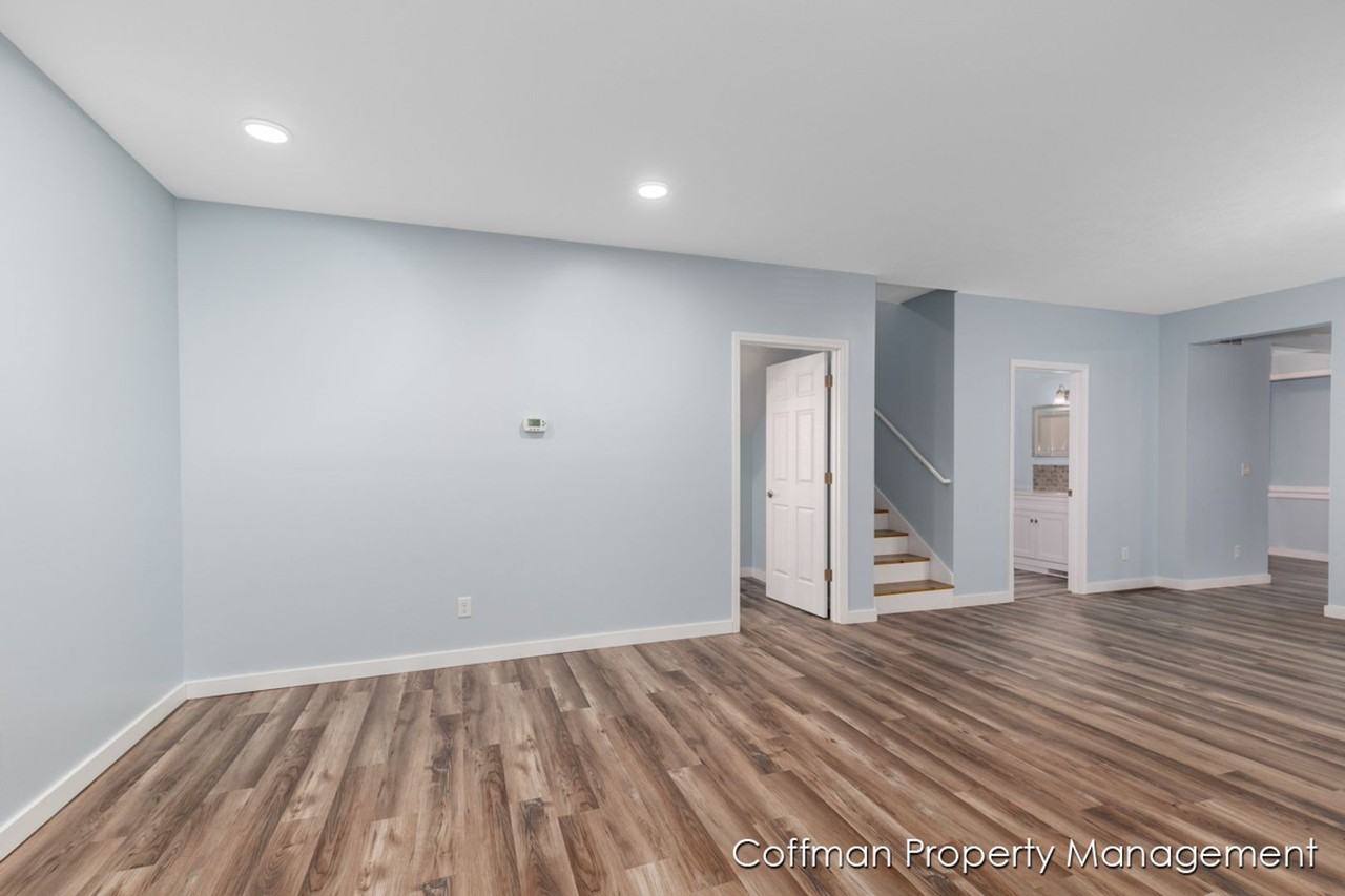 1560 Broadway Ave Nw - Photo 4 of 20