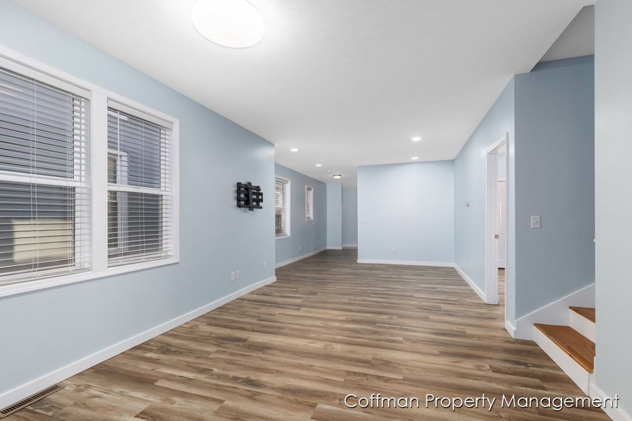 1560 Broadway Ave Nw - Photo 5 of 20