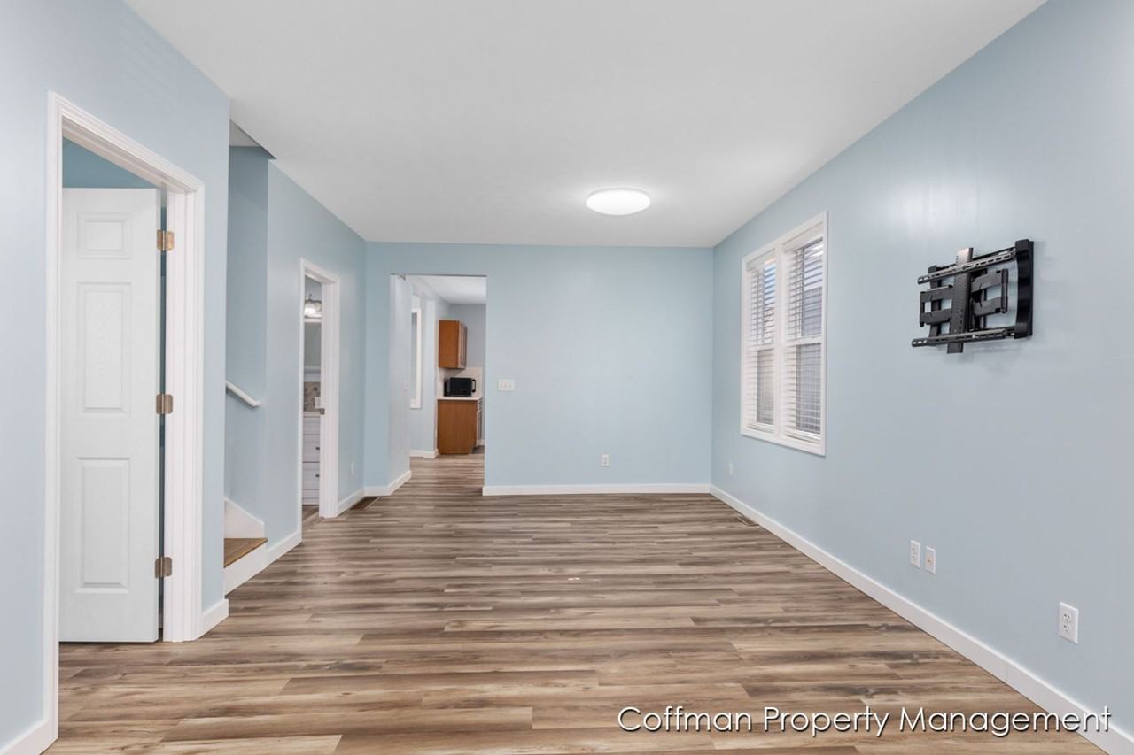 1560 Broadway Ave Nw - Photo 6 of 20