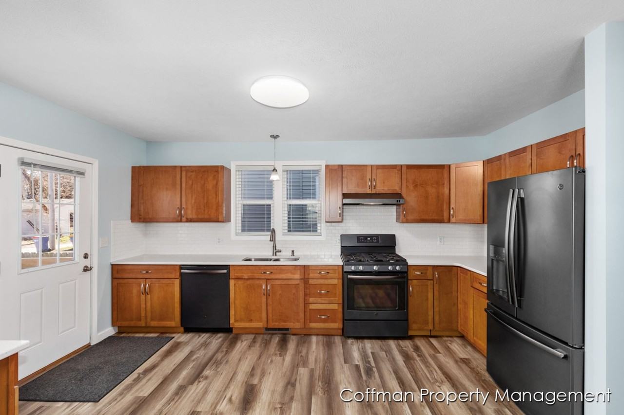 1560 Broadway Ave Nw - Photo 7 of 20