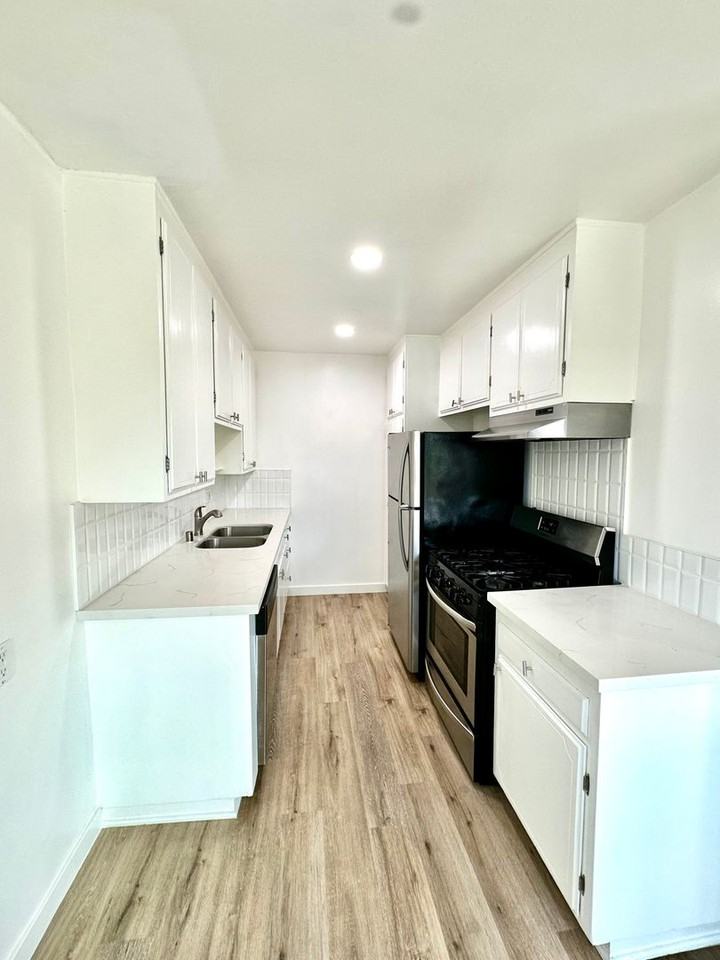 1900 Dracena Dr. - Photo 3 of 16