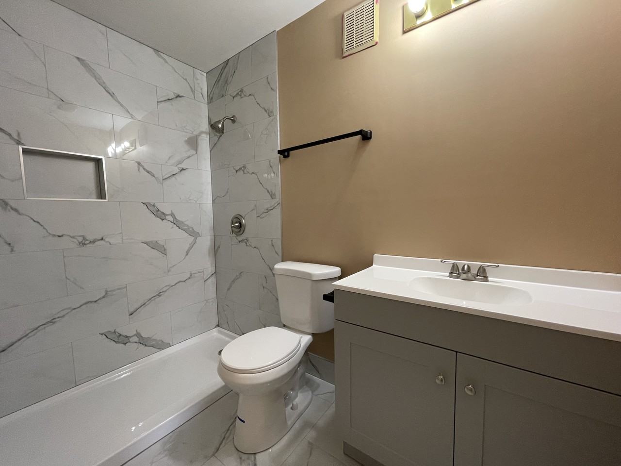 409 Westfield Dr #409 - Photo 5 of 14