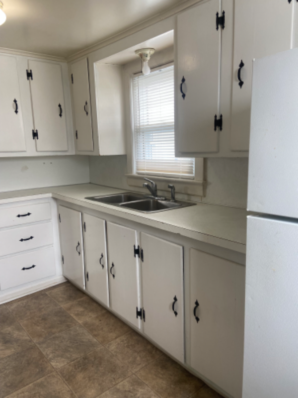 408 1/2 W Yates Ave - Photo 2 of 6